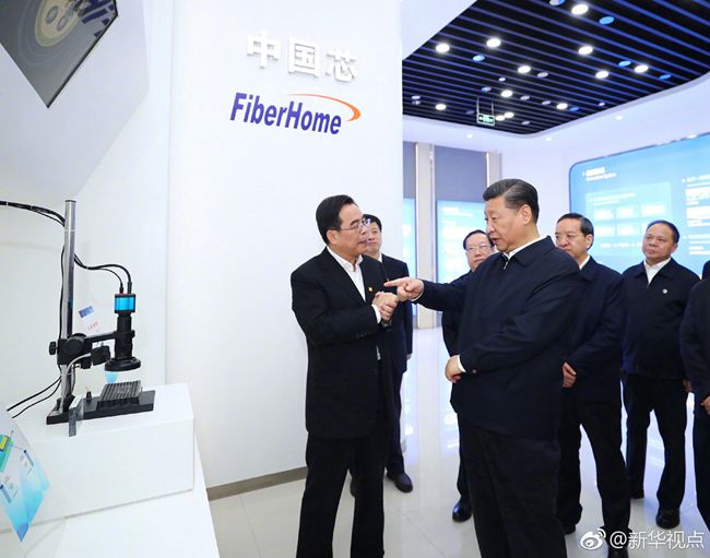 习近平考察武汉：科技攻关要摒弃幻想靠自己