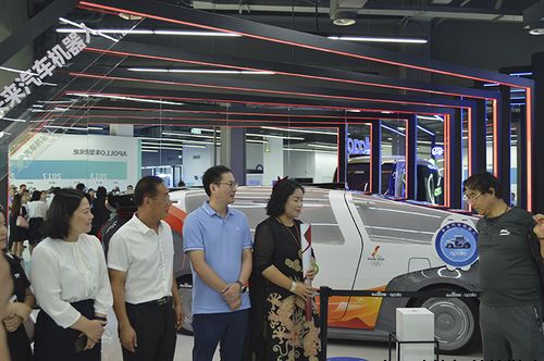 信研所智库成员到访百度首钢园参观考察活动成功举办