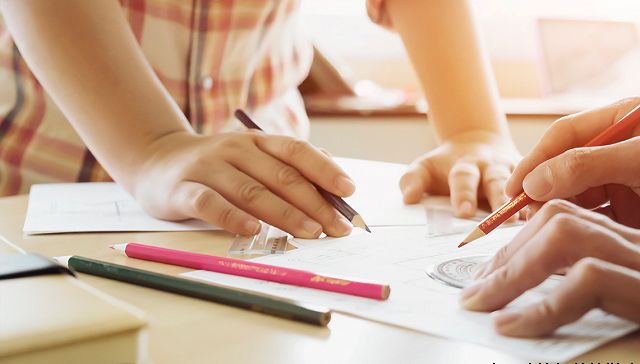 AI产业链再度下挫，云计算50ETF(516630)，大数据50ETF(516000)跌近1.5%