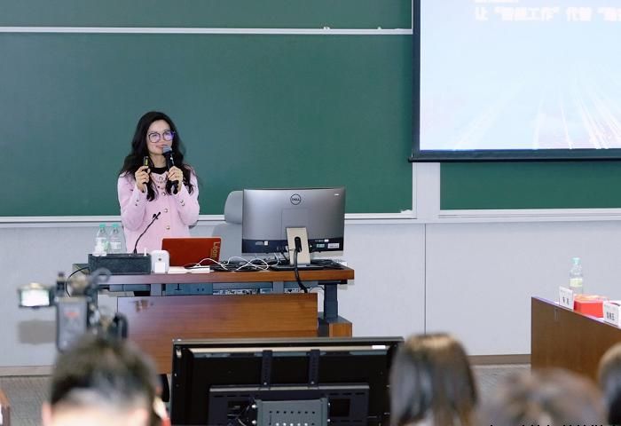 百度袁佛玉：生成式AI，开启智能原生未来